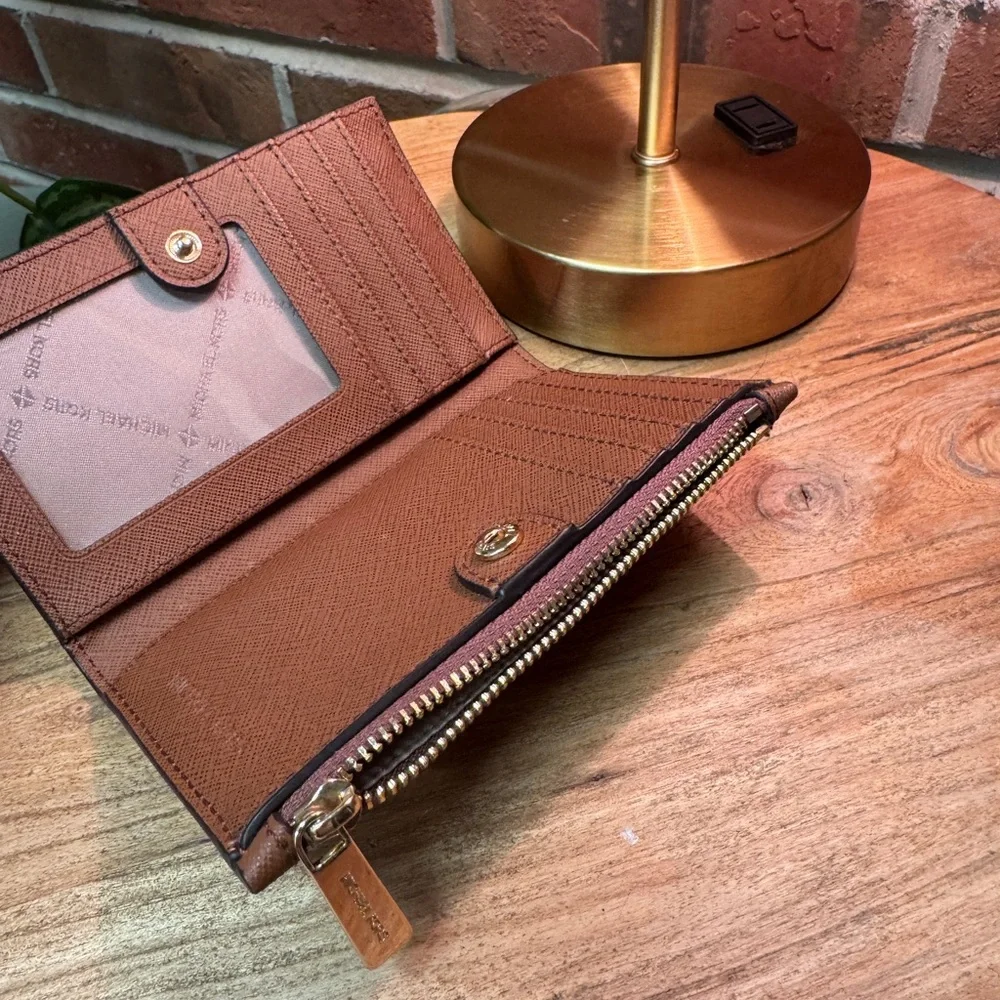 Michael Kors Brown Saffiano Leather wallet with Gold Logo - Picture 3 of 4